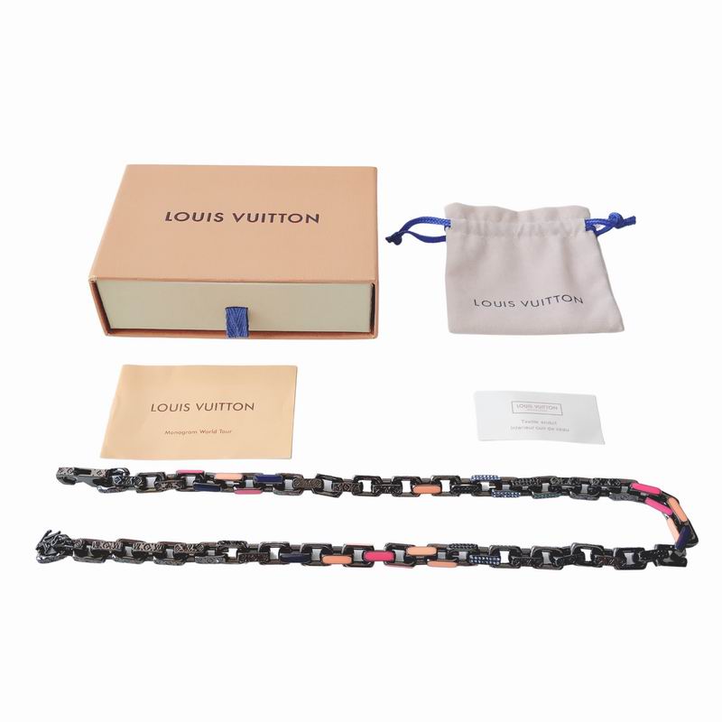 LV Necklace 03lyr660